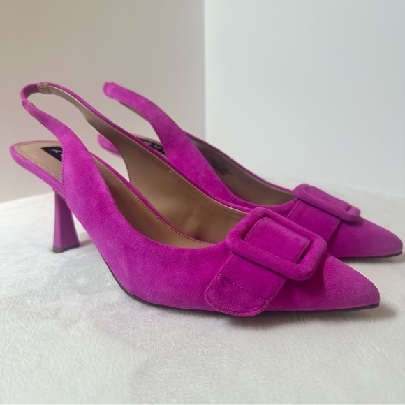 NWT Bloomingdale’s Exclusive Aqua Bell Slingback Heels - Picture 2 of 9